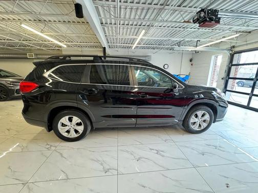 Crystal Black Silica 2022 Subaru Ascent Base 8-Passenger