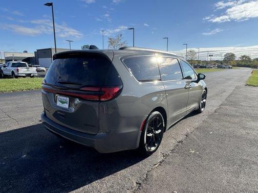 2025 Chrysler Pacifica Limited