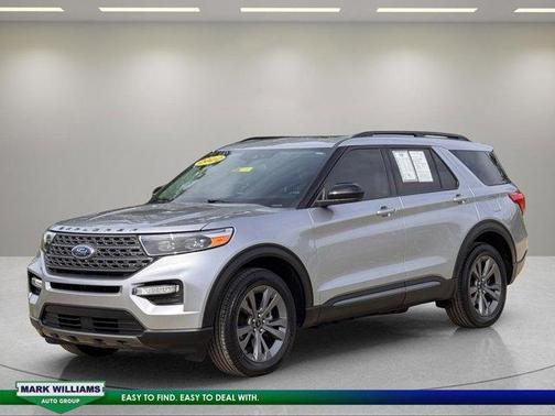 Iconic Silver Metallic 2022 Ford Explorer XLT