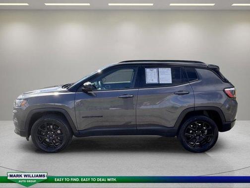 Granite Crystal Clearcoat Metallic 2023 Jeep Compass Altitude