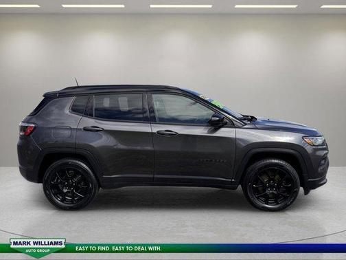 Granite Crystal Clearcoat Metallic 2023 Jeep Compass Altitude
