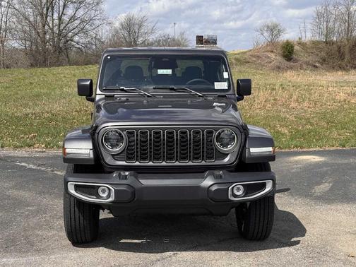 Granite Crystal Clearcoat Metallic 2026 Jeep Gladiator Sport