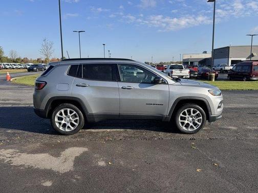 2023 Jeep Compass Latitude Lux