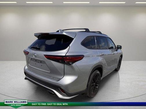 Celestial Silver Metallic 2023 Toyota Highlander XSE