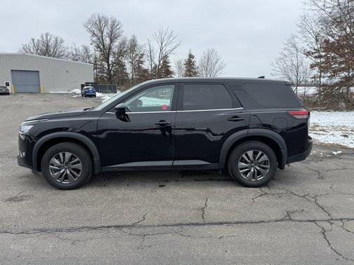 2024 Nissan Pathfinder S