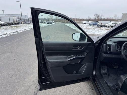 2024 Nissan Pathfinder S