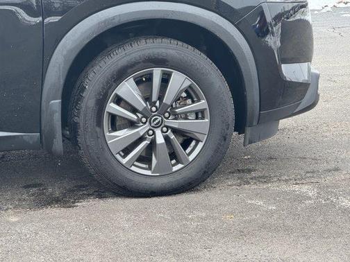 2024 Nissan Pathfinder S