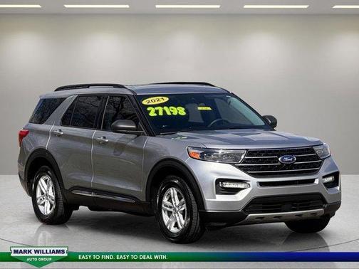 Iconic Silver Metallic 2021 Ford Explorer XLT