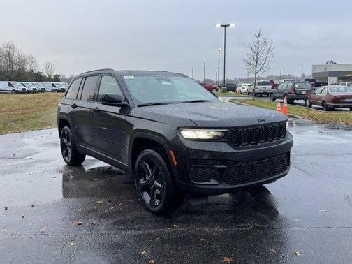 2025 Jeep Grand Cherokee Laredo