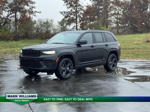 2025 Jeep Grand Cherokee Laredo