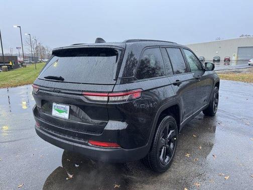 2025 Jeep Grand Cherokee Laredo