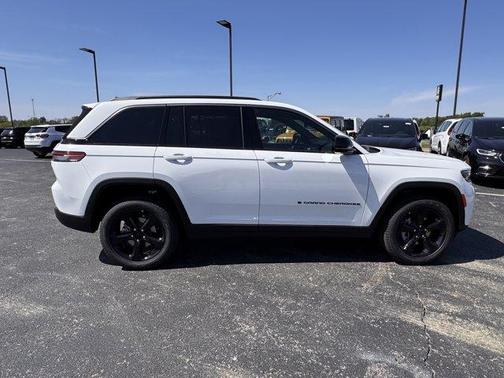 Bright White Clearcoat 2026 Jeep Grand Cherokee Limited