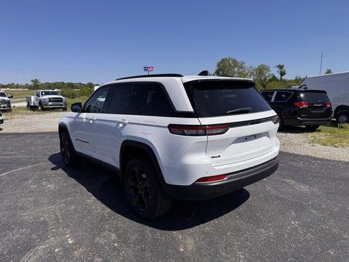 Bright White Clearcoat 2026 Jeep Grand Cherokee Limited