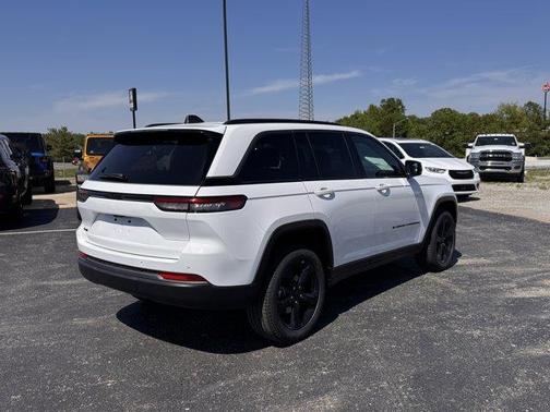 Bright White Clearcoat 2026 Jeep Grand Cherokee Limited