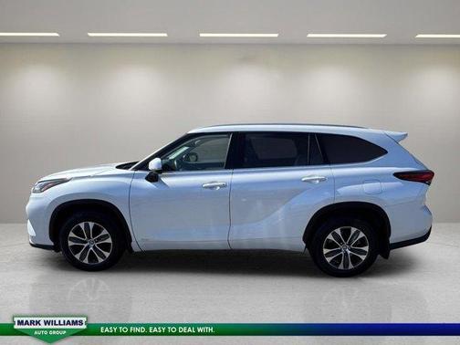 2022 Toyota Highlander Hybrid XLE