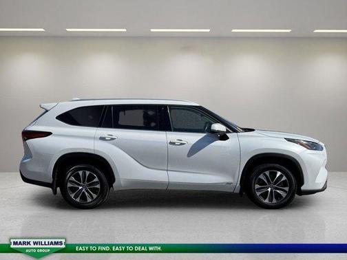 2022 Toyota Highlander Hybrid XLE
