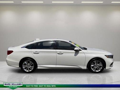 Platinum White Pearl 2018 Honda Accord LX