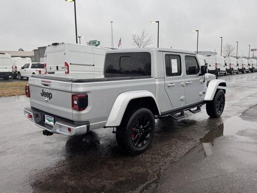 2022 Jeep Gladiator Overland