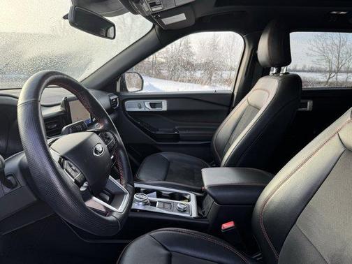 2022 Ford Explorer ST-Line