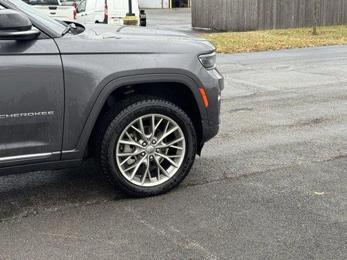2022 Jeep Grand Cherokee Summit