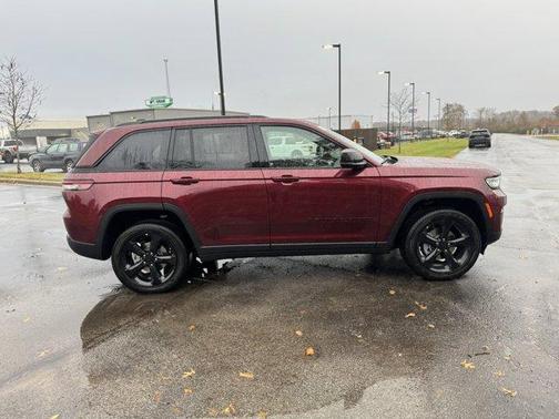 2025 Jeep Grand Cherokee Laredo
