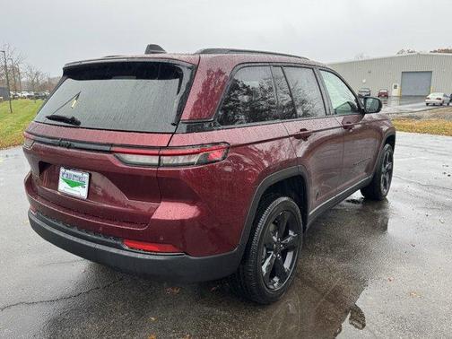 2025 Jeep Grand Cherokee Laredo