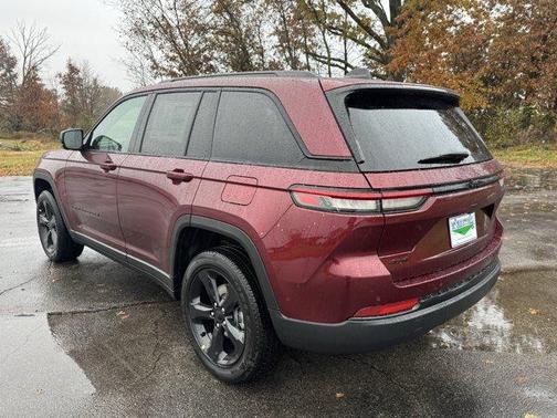 2025 Jeep Grand Cherokee Laredo