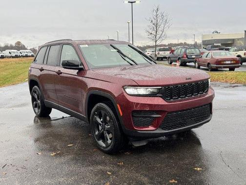 2025 Jeep Grand Cherokee Laredo