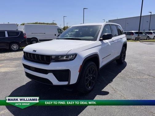 Bright White Clearcoat 2026 Jeep Grand Cherokee Laredo