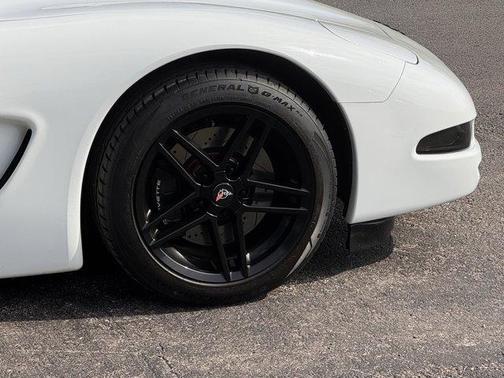 Arctic White 1998 Chevrolet Corvette