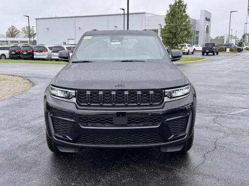 Diamond Black 2026 Jeep Grand Cherokee Laredo