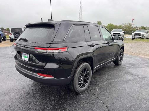 Diamond Black 2026 Jeep Grand Cherokee Laredo