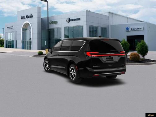 Diamond Black 2026 Chrysler Pacifica Select