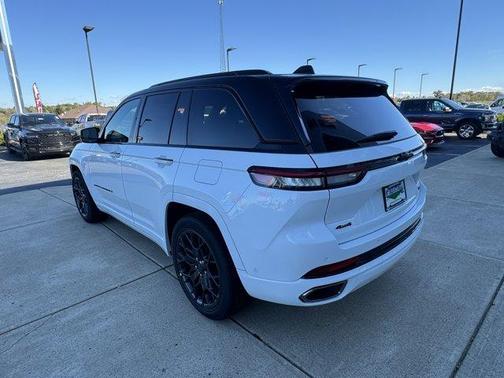 2025 Jeep Grand Cherokee Summit