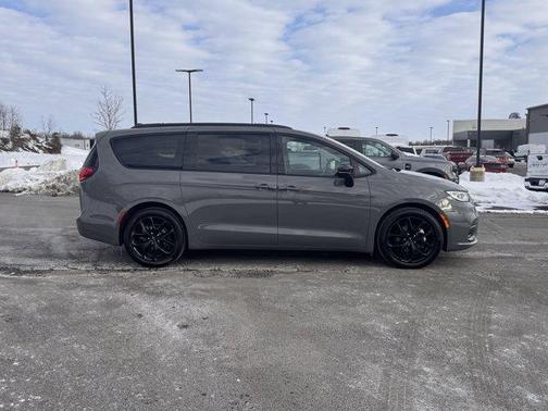 2024 Chrysler Pacifica Touring-L