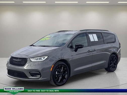 2024 Chrysler Pacifica Touring-L