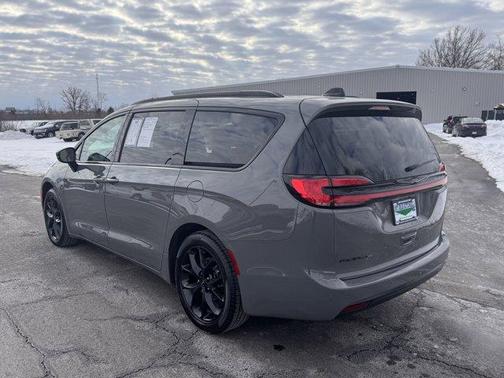 2024 Chrysler Pacifica Touring-L