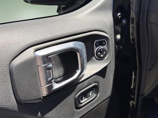 Black Clearcoat 2024 Jeep Wrangler Rubicon 392