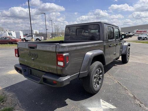 2026 Jeep Gladiator Sport