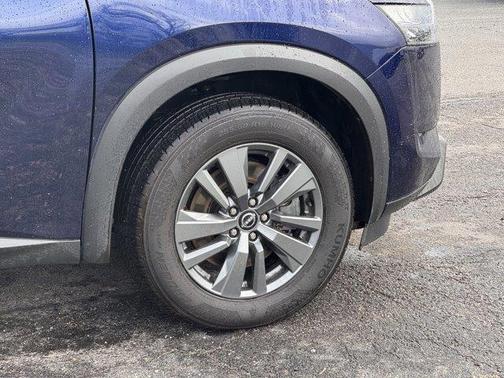 2023 Nissan Pathfinder SV