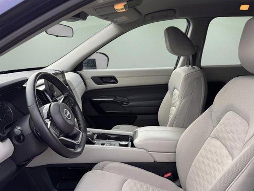 2023 Nissan Pathfinder SV