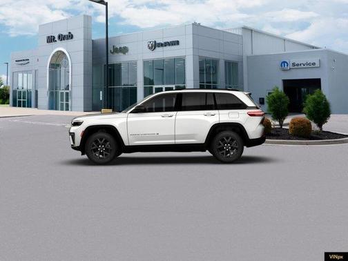 Bright White Clearcoat 2026 Jeep Grand Cherokee Laredo