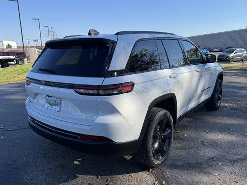 2025 Jeep Grand Cherokee Laredo