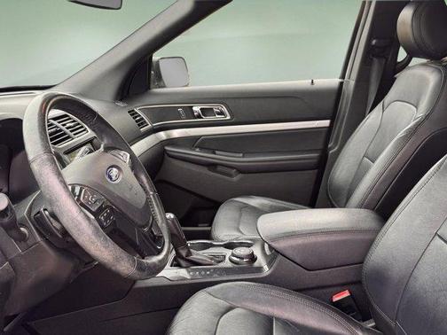 Ingot Silver Metallic 2017 Ford Explorer XLT