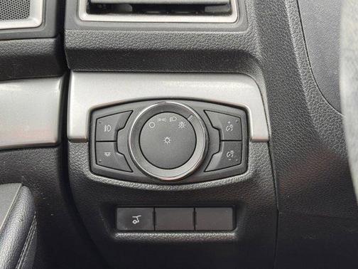 Ingot Silver Metallic 2017 Ford Explorer XLT