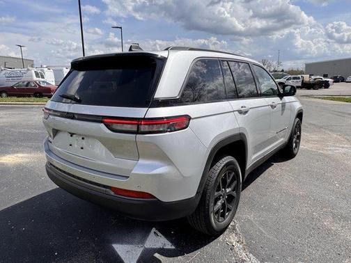 2026 Jeep Grand Cherokee Laredo