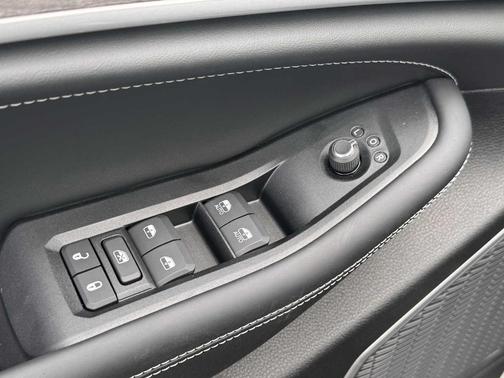 Diamond Black 2026 Jeep Grand Cherokee Limited