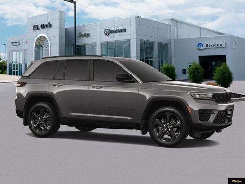 2025 Jeep Grand Cherokee Laredo