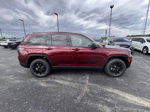 Velvet Red Pearlcoat 2026 Jeep Grand Cherokee Laredo