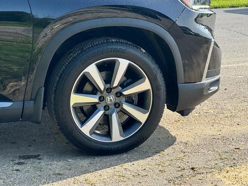 Crystal Black Pearl 2025 Honda Pilot Elite